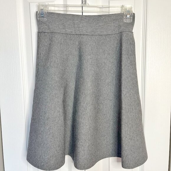 Ann Taylor PETITE Mini Length Knit Stretchy Flare Flowy Pull On Skirt - Picture 2 of 11